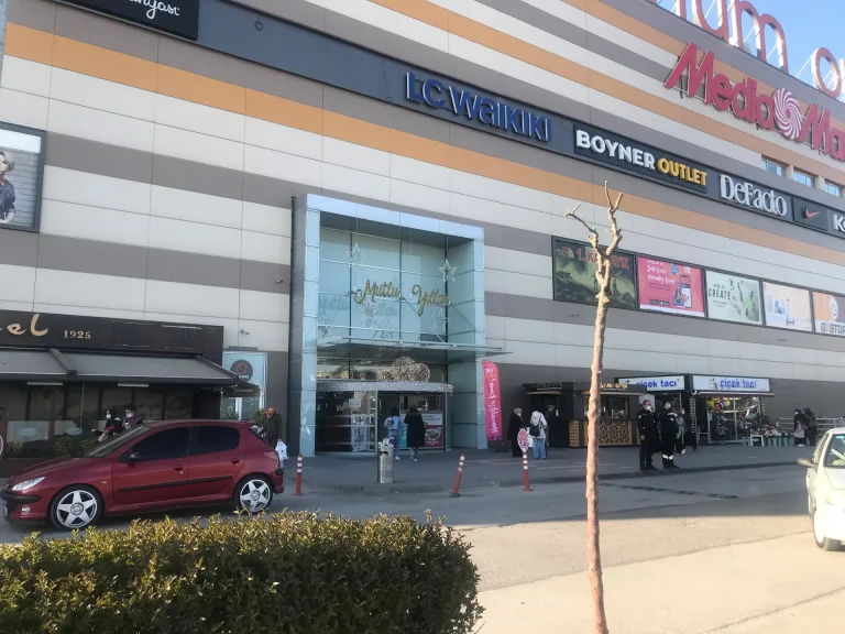 Optimum Alışveriş Merkezi Cephe Tadilatları
