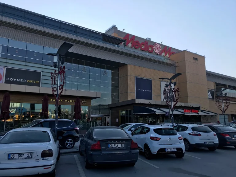 Optimum Alışveriş Merkezi Cephe Tadilatları